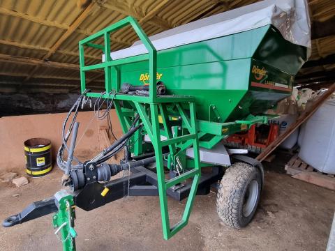 Dönder CGSA T 2500 Pro vontatott műtrágyaszóró eladó