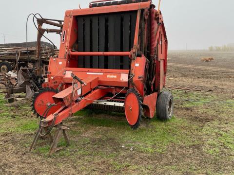 2 db Hesston bálázó