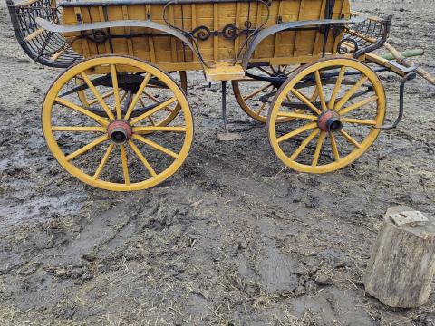 Dorozsmai féderes lovas hintó szekér eladó