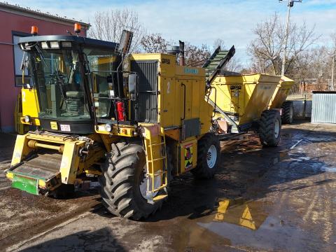 Eladó OXBO 8420XP típusú kukorica csőtörő