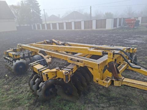 Busa Kontrol 4,2 m (IH, Kühne, Metalwolf) összecsukható nehéztárcsa, új 560 mm-es lapokkal