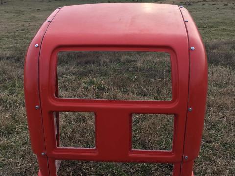 MTZ motorháztető orrkúp, üres, lent körben rácsos