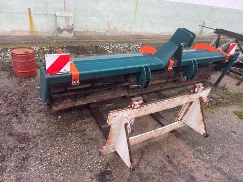 Száraprító henger