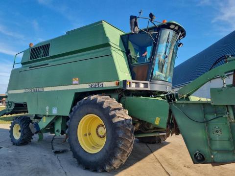 John Deere 2256 típusú kombájn keveset használt, kiváló állapotban eladó