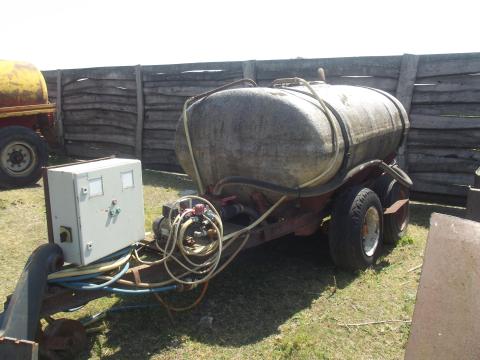 2000 L-es vontatott tartály eladó 2000 L-es vontatott tartály eladó