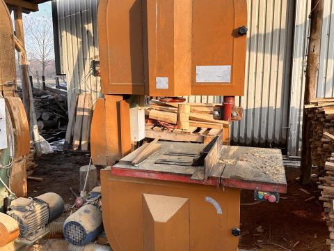 Kiskőrösi 800-as álló szalagfűrész eladó Kiskőrösi 800-as álló szalagfűrész eladó