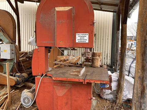 Kiskőrösi 800-as álló szalagfűrész Kiskőrösi 800-as álló szalagfűrész