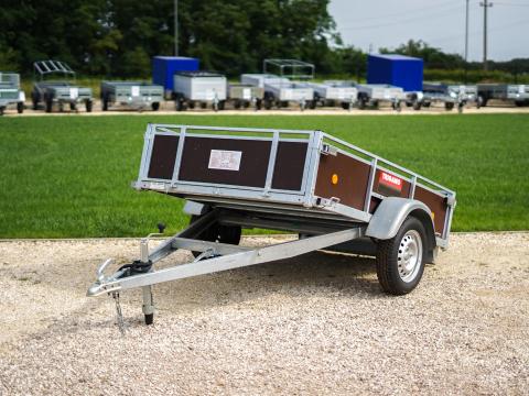 Új billenős - fa oldalfalas utánfutó (200x132cm) most 479.000 Ft helyett bruttó 449.000 Ft Új billenős - fa oldalfalas utánfutó (200x132cm) most 479.000 Ft helyett bruttó 449.000 Ft