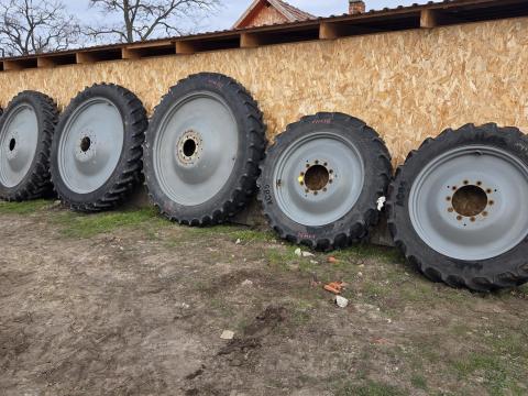 Iker művelőkerék, ápolókerék szett 4 db 320/90 R54 és 2 db 320/85 R38 Iker művelőkerék, ápolókerék szett 4 db 320/90 R54 és 2 db 320/85 R38