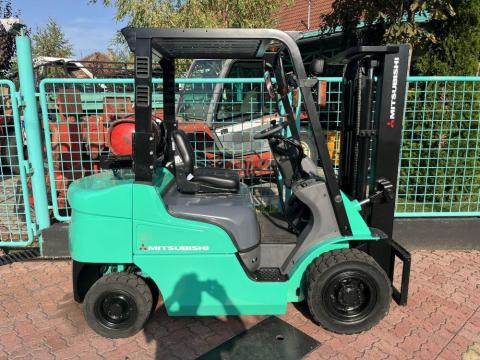 Mitsubishi 2,5 tonnás targonca (V-3127) Mitsubishi 2,5 tonnás targonca (V-3127)