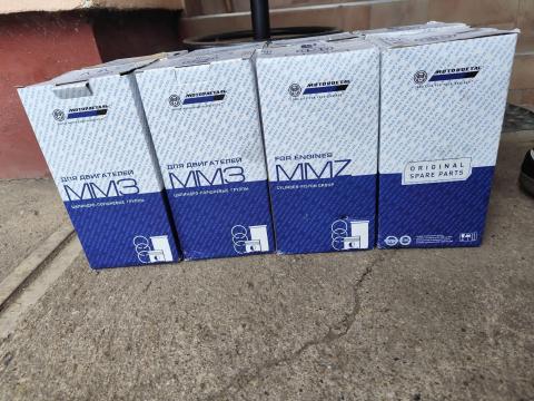 MMZ gyári original MTZ 80-as, 5 gyűrűs hengerhüvely garnitúra (4 doboz) eredeti kék-fehér dobozban MMZ gyári original MTZ 80-as, 5 gyűrűs hengerhüvely garnitúra (4 doboz) eredeti kék-fehér dobozban