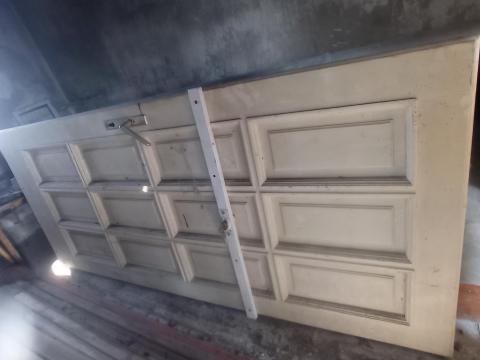 Régi bejárati fa ajtók eladók Kiskunfélegyházán Régi bejárati fa ajtók eladók Kiskunfélegyházán