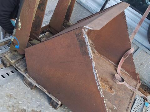 Hidraulikus billenő kanál Hidraulikus billenő kanál