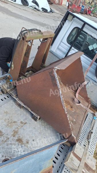 Hidraulikus billenő kanál