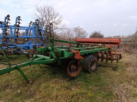 Heger 2,5 méteres nehéz tárcsa rögtörőhengerrel, vetőládával, hidraulikus mélységállítással Heger 2,5 méteres nehéz tárcsa rögtörőhengerrel, vetőládával, hidraulikus mélységállítással