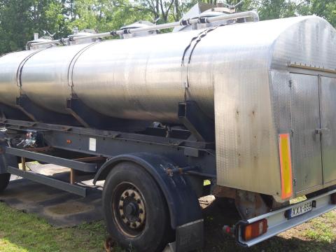 Kögel AWE 18 élelmiszerszállító tartálykocsi