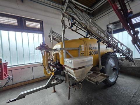 Forrás 3000/18 vontatott permetező Forrás 3000/18 vontatott permetező