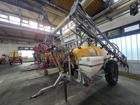 Forrás 2000/18 vontatott permetező Forrás 2000/18 vontatott permetező