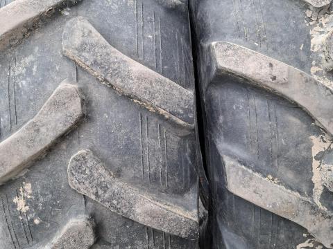 Eladó 420/70 R24 traktor gumiabroncsok Eladó 420/70 R24 traktor gumiabroncsok