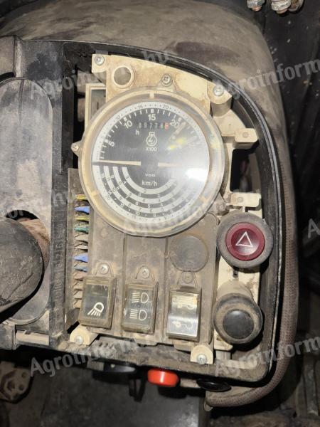 John Deere 2040 alkatrészek fülkéhez