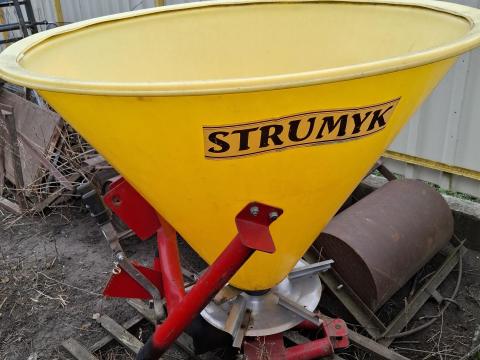 Strumyk 350L, 1 tárcsás,  kézi nyitású,  műtrágyaszóró kardánnal, 2- dik tulajtól eladó
