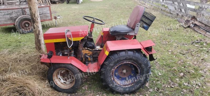 Kis méretű traktor