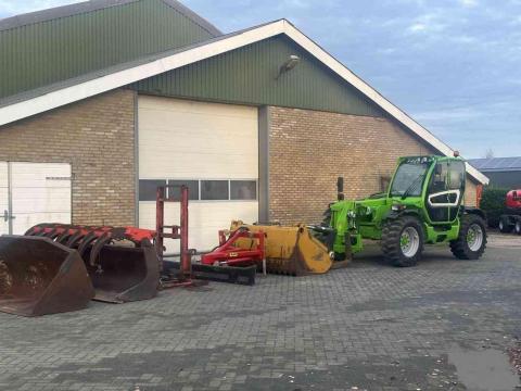 MERLO TF 42.7-140 TELESZKÓPOS RAKODÓ,  KÜLÖNBÖZŐ ADAPTEREKKEL,  2020 -AS ÉVJÁRATÚ,  4000 ÜZEMÓRÁS