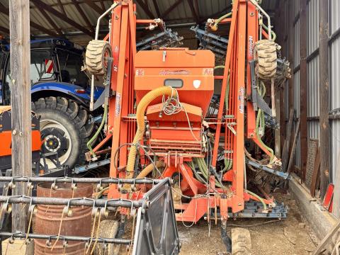 Hatzenbichler 12 méteres gyomfésű aprómagvetővel