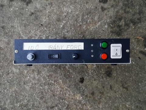 Motorvezérlő mézpergetőhöz akkumulátoros és hálózati áramellátással Motorvezérlő mézpergetőhöz akkumulátoros és hálózati áramellátással