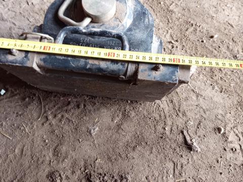 Eladó New Hollandhoz való fix vonófej liftes felfogatással Eladó New Hollandhoz való fix vonófej liftes felfogatással