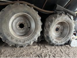 Egy pár hátsó komplett kerék eladó