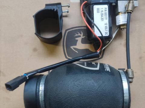 John Deere szolenoidos ülés kompresszor légrugóval eladó RE331262, S9383 John Deere szolenoidos ülés kompresszor légrugóval eladó RE331262, S9383