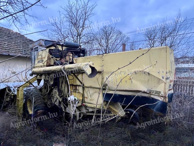New Holland kombájn IFA motorral,  3,6 m vágószél eladó