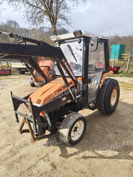 ISEKI 3030 homlokrakodós kistraktor