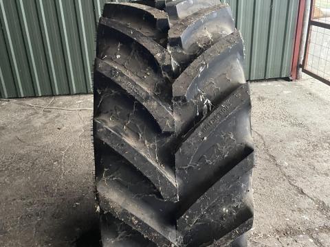 Eladó BKT 600/65R28-as gumi új, hibátlan állapotban Eladó BKT 600/65R28-as gumi új, hibátlan állapotban