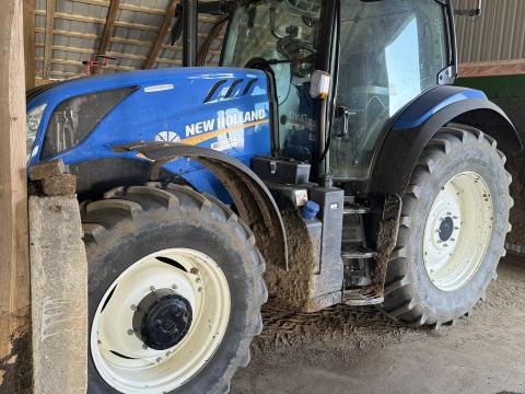 New Holland, Case IH, Steyr felni és gumi csere New Holland, Case IH, Steyr felni és gumi csere