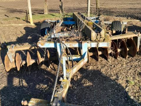 Eladó Leták féligfüggesztett V tárcsa 3,2 m Eladó Leták féligfüggesztett V tárcsa 3,2 m