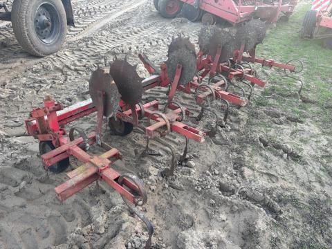 Rugókapás Sorközművelő kultivátor 4 soros