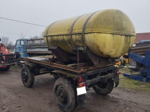 Mbp 6,5 pótkocsi üvegszálas tartállyal tartálykocsi Mbp 6,5 pótkocsi üvegszálas tartállyal tartálykocsi