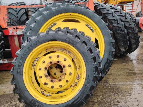 Ápoló kerékgarnitúra 11,2R46 230/95R32 Ápoló kerékgarnitúra 11,2R46 230/95R32