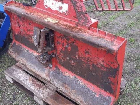 Erdészeti csörlő tolólap