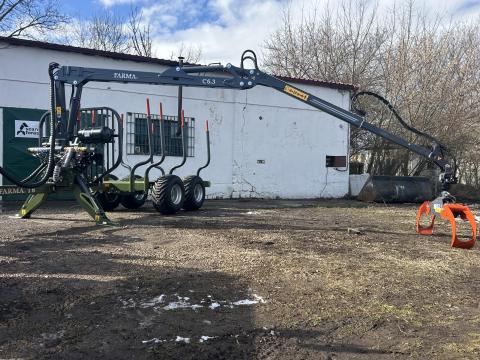 Farma T8 + C63D erdészeti pótkocsi, kiközelítő Farma T8 + C63D erdészeti pótkocsi, kiközelítő