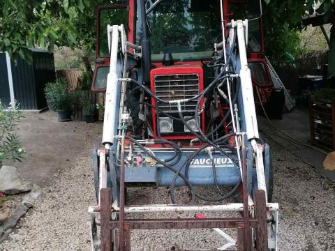 MTZ 80 Faucheux F200 homlokrakodóval,  MTZ 82 eladó vagy cserélhető,  82, 82.1, 820, 820.1, 892, 952, 1025 -re és .2 -es egyeneshidas tipusokra is