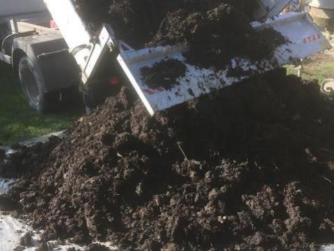 Jó minőségű trágya kiszállítás Pest megye kiskertjeibe Jó minőségű trágya kiszállítás Pest megye kiskertjeibe