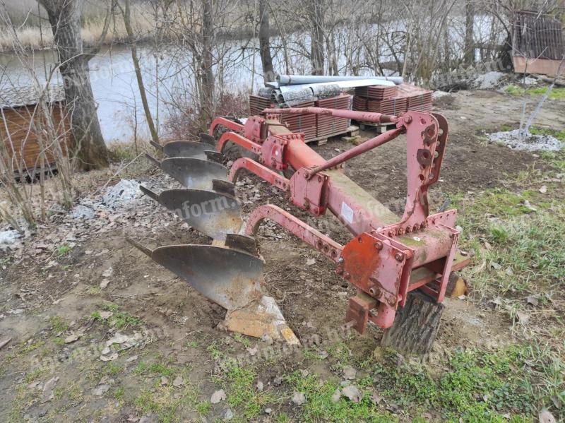 Eladó 4 fejes Kverneland ágyeke