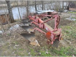 Eladó 4 fejes Kverneland ágyeke