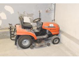 Husqvarna CTH 150 XP fűnyíró traktor eladó nagyobb telkek karbantartásához