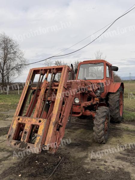 MTZ 82-es kisfülkés traktor rakodóval eladó