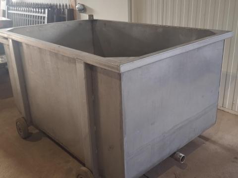 Rozsdamentes (inox) lékinyerő kád 1200 literes, kifolyóval eladó Rozsdamentes (inox) lékinyerő kád 1200 literes, kifolyóval eladó