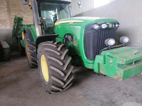 John Deere 8320